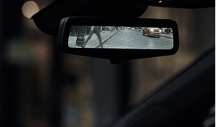 2017-ct6-technology-rear-mirror-315x185