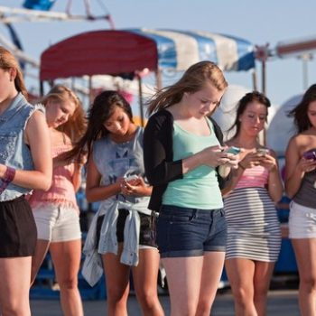 teens-cellphones